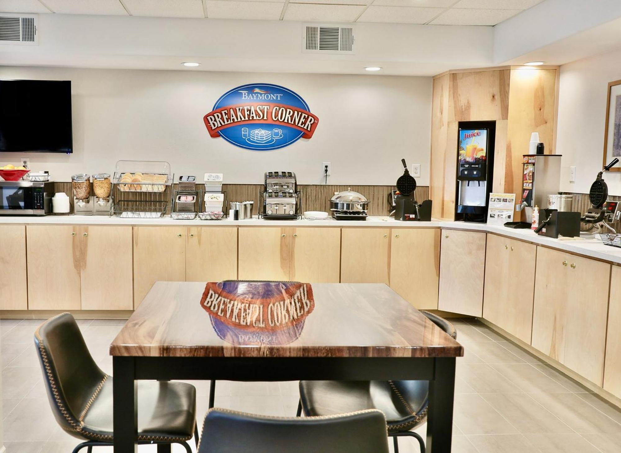 Отель Baymont By Wyndham Tucson Airport Экстерьер фото